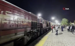 Turistik Tatvan Treni’nin ilk yolcuları Tatvan’a vardı