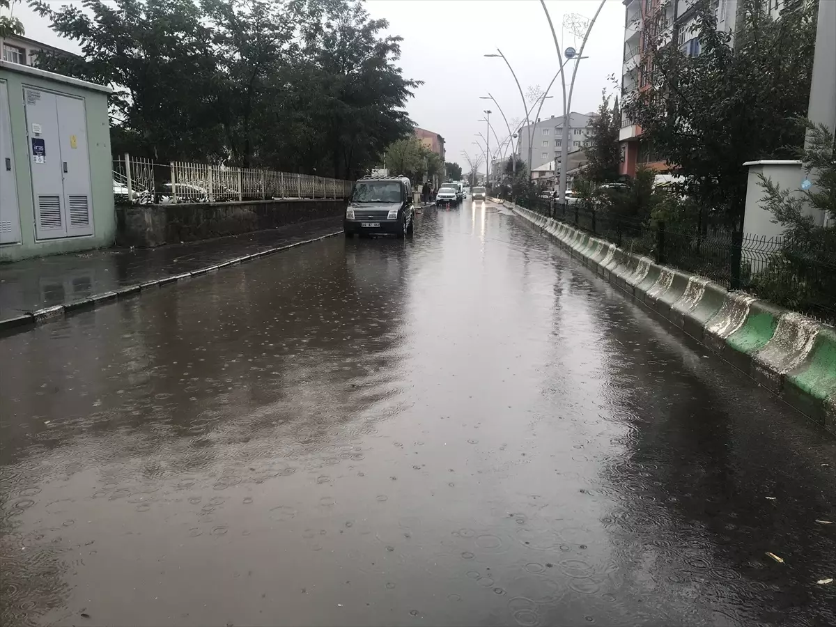 Ağrı’da Sağanak Yağış Hayatı Olumsuz Etkiledi