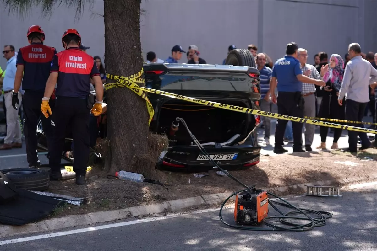 İzmir’de Alt Geçide Düşen Otomobilde 3 Kadın Hayatını Kaybetti