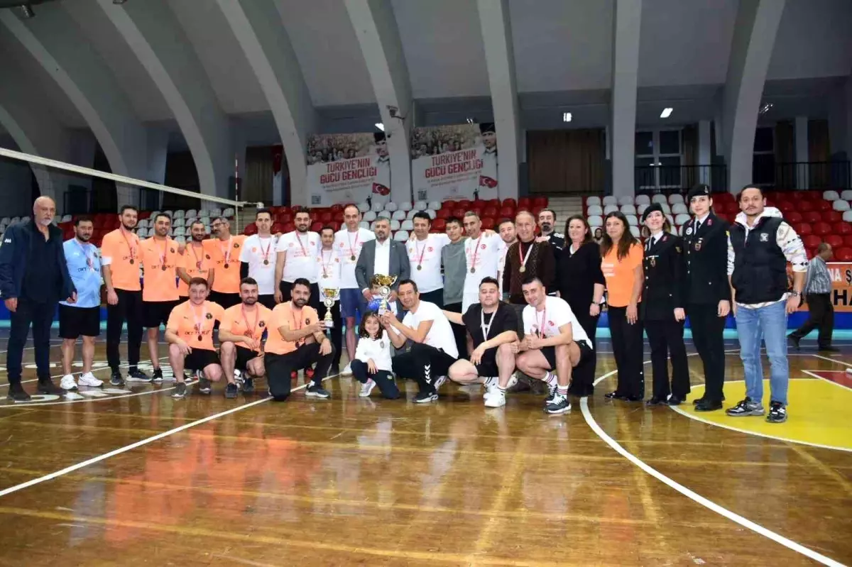 Aydın’da Kadına Yönelik Şiddetle Mücadele İçin Voleybol Maçı Düzenlendi